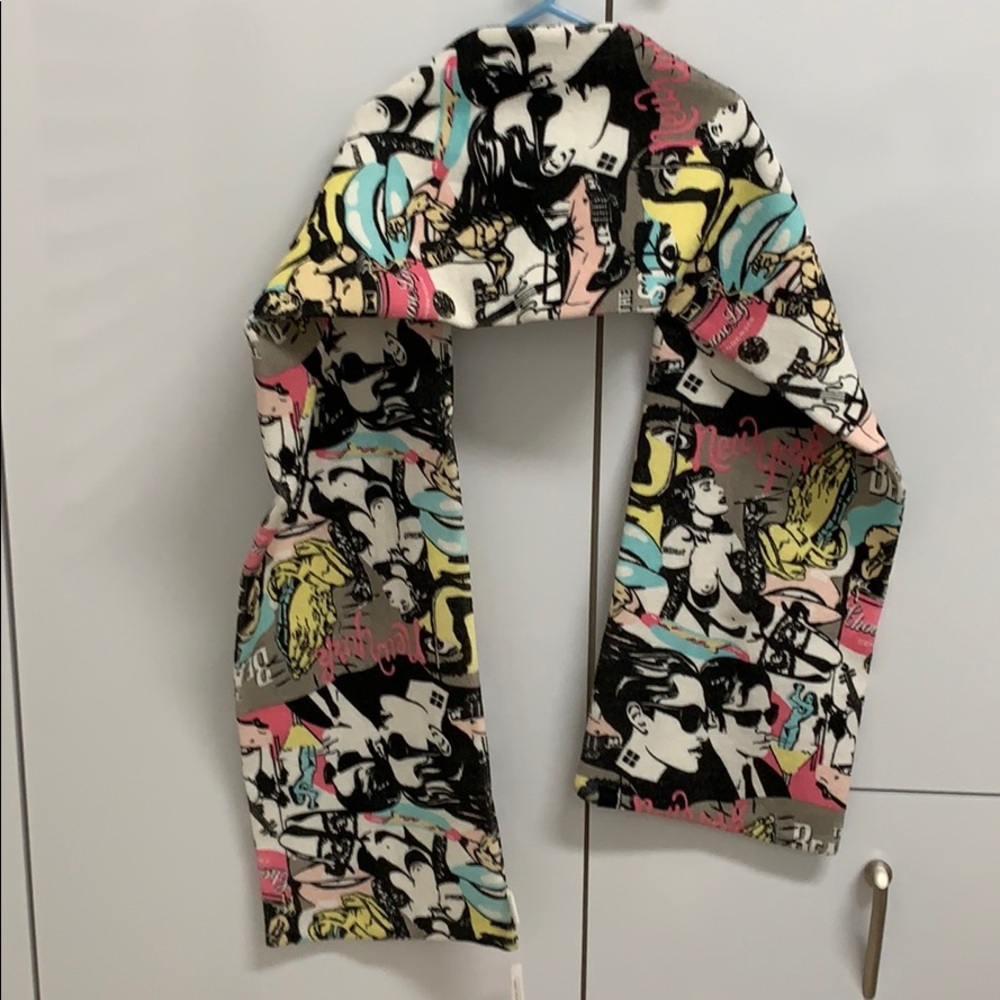 Civvies Ricardo pop girl all over print scarf